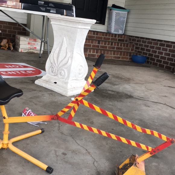 A digger - Picture 4 of 4